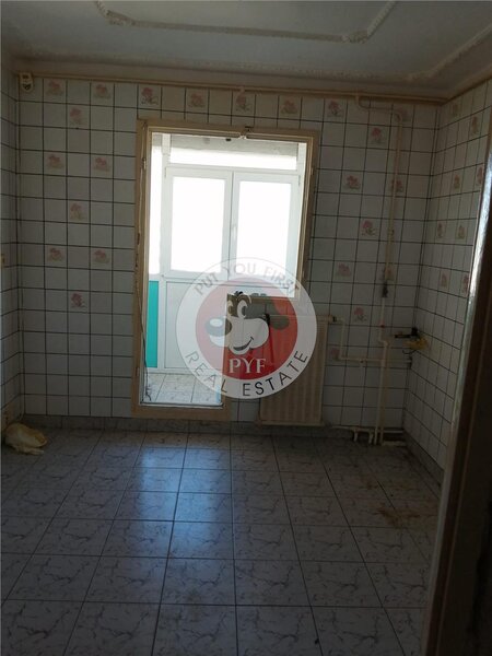 Gorjului, apartament 3 camere, 66 mp, semidecomandat.